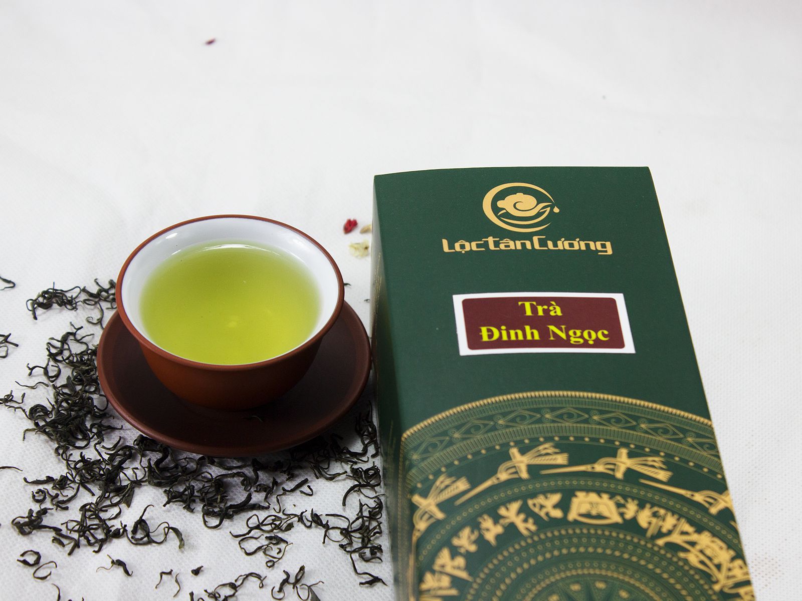 Trà đinh sau khi pha nước có màu vàng xanh đặc trưng của dòng trà Tân Cương Thái Nguyên